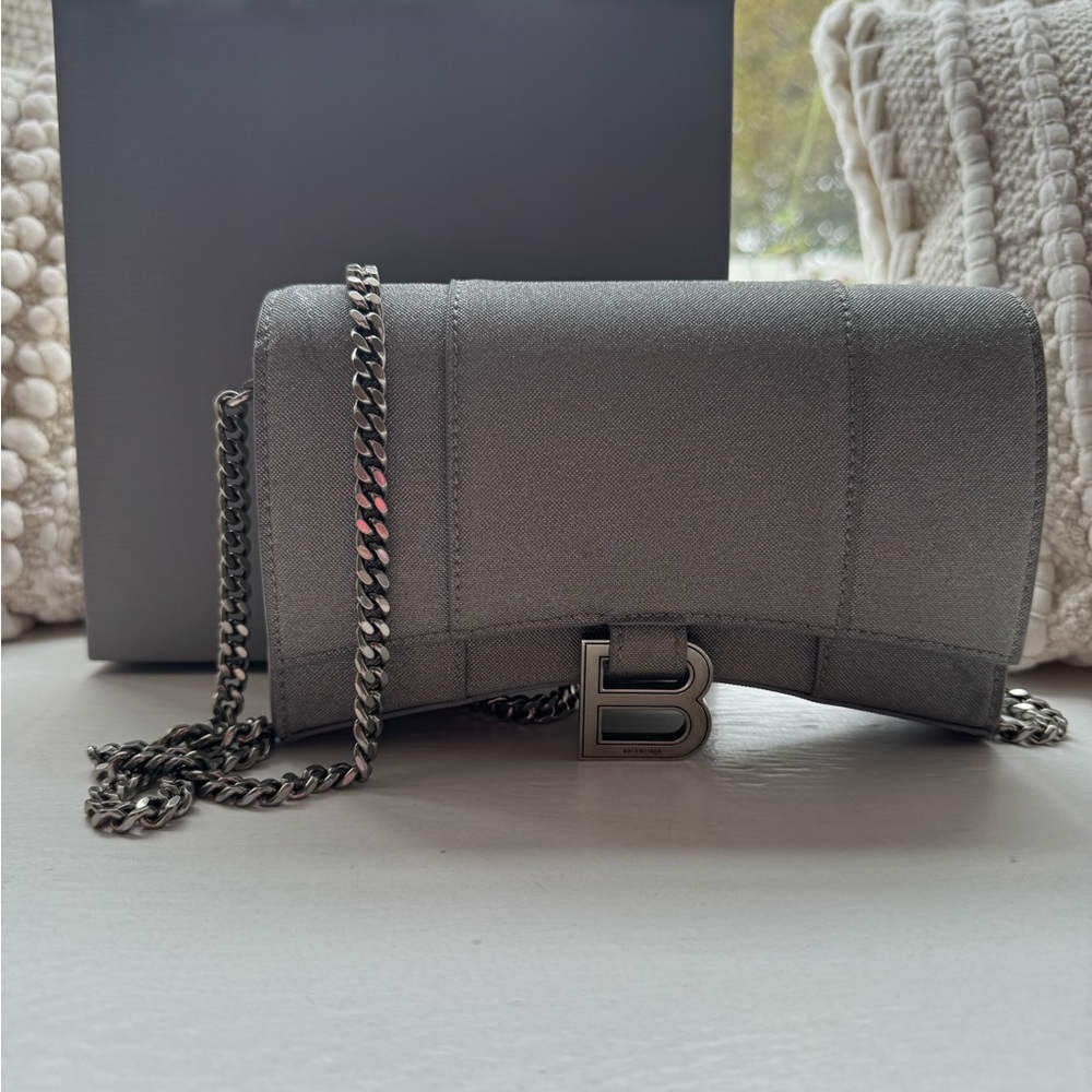 Balenciaga wallet + chain shoulderstrap